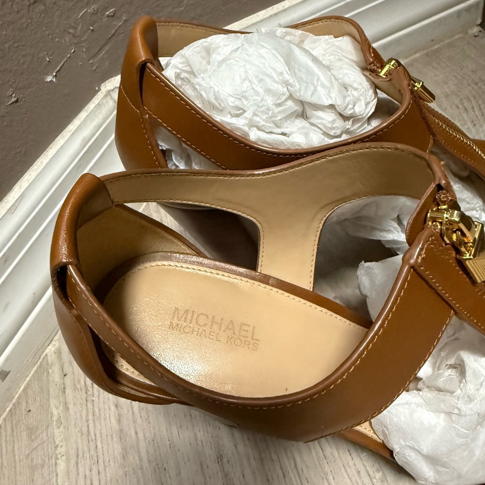 Michael Kors Tan Heeled Sandals with Gold Zipper - Picture 3 of 4